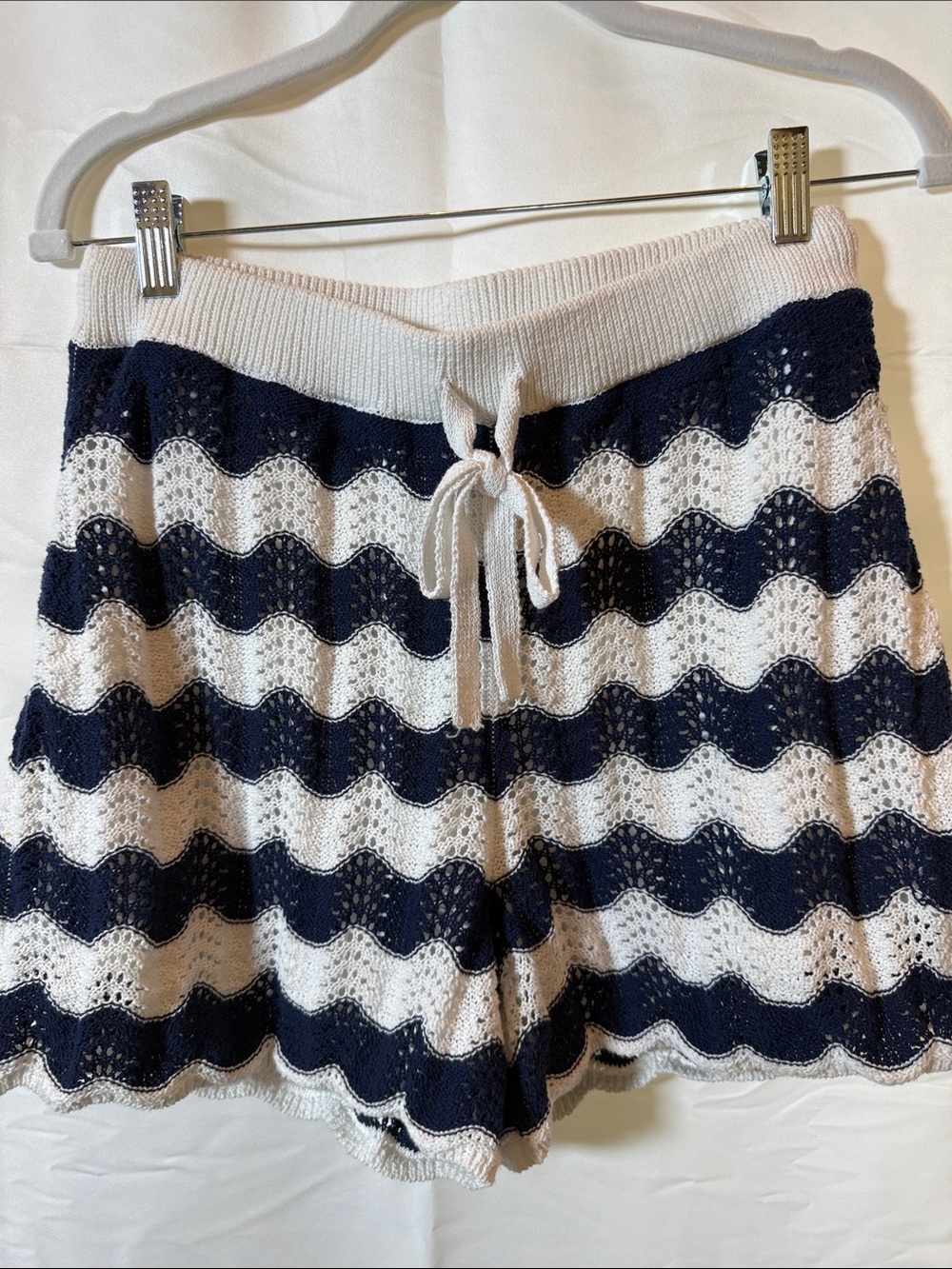 Lou & Grey Navy and Cream Knit Wave-Stripe Shorts